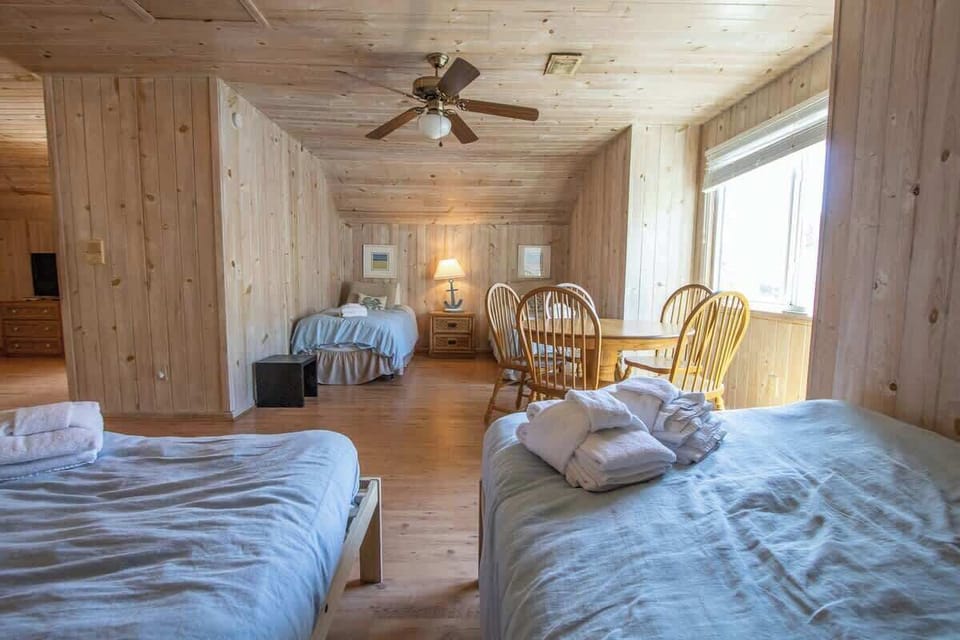2nd Level Loft with 3 Double Beds, 2 Twin Beds and 2 Futons