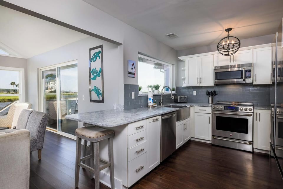 Well-equipped modern kitchen