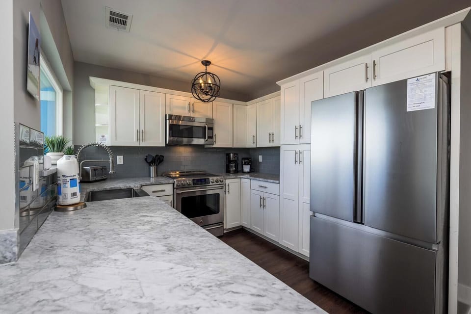Well-equipped modern kitchen