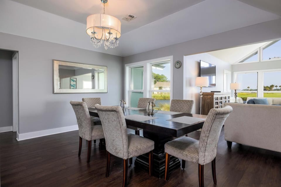 Open concept dining room with bar area