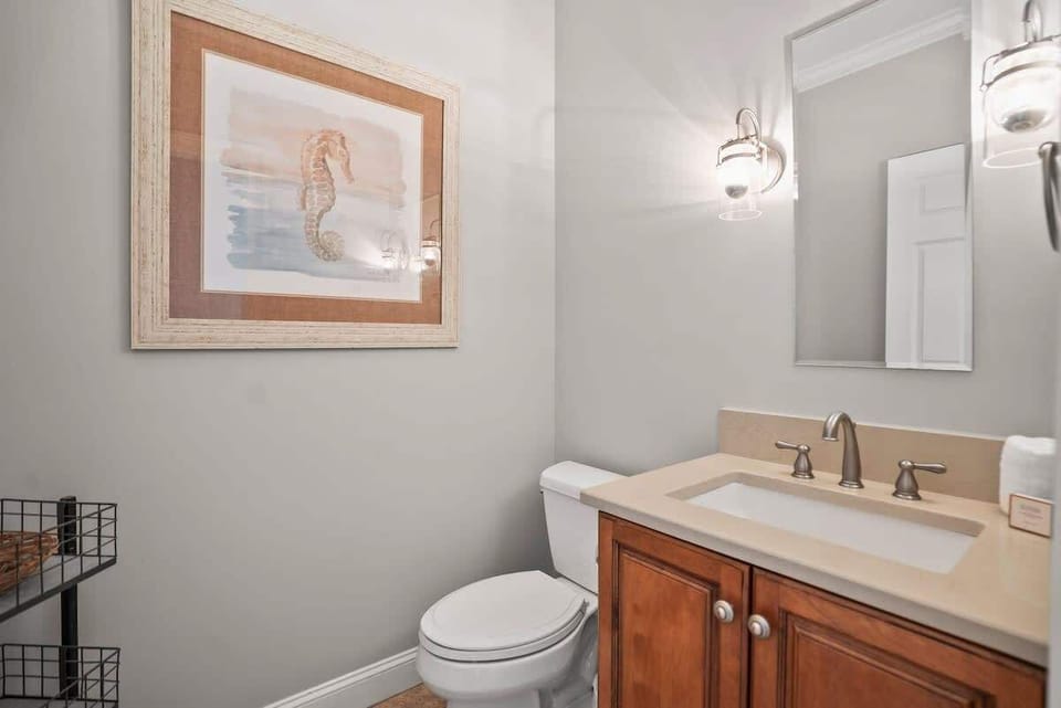 Full Hallway Bathroom