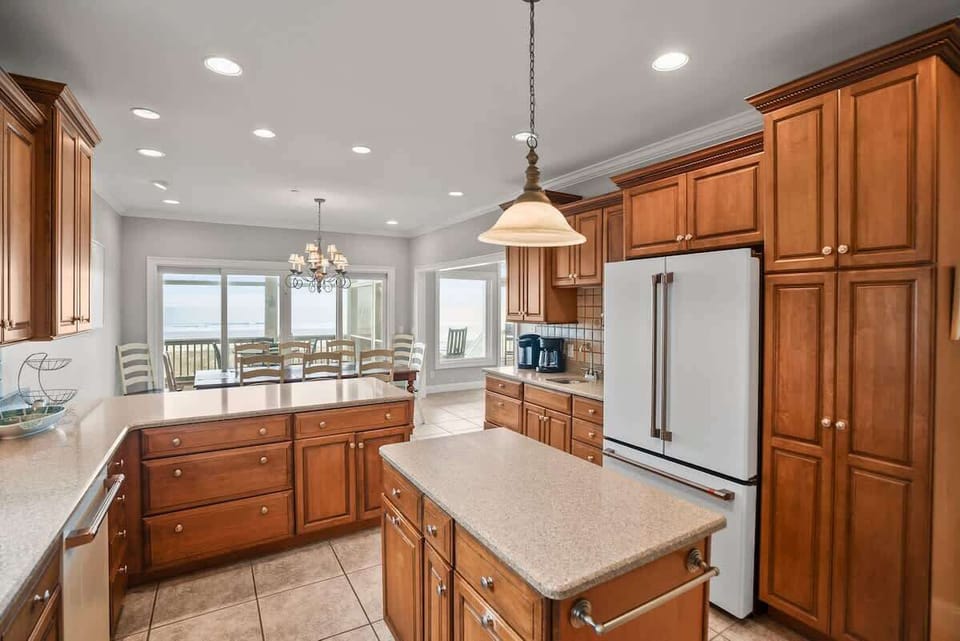 Chef's Kitchen/Dining Area