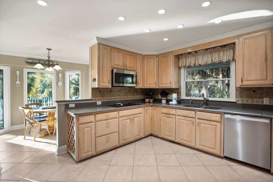  Kitchen Includes Brand-New Stainless Steel Appliances, a Coffee Machine, Kitchen Knives, and Cookware, as well as a Small Dining Table.