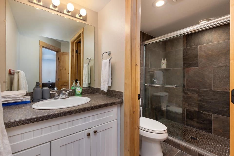Full Bathroom 2