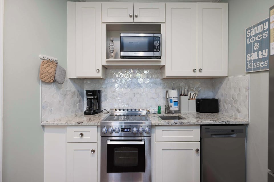 Queen Bed with Kitchen and Eating Area 