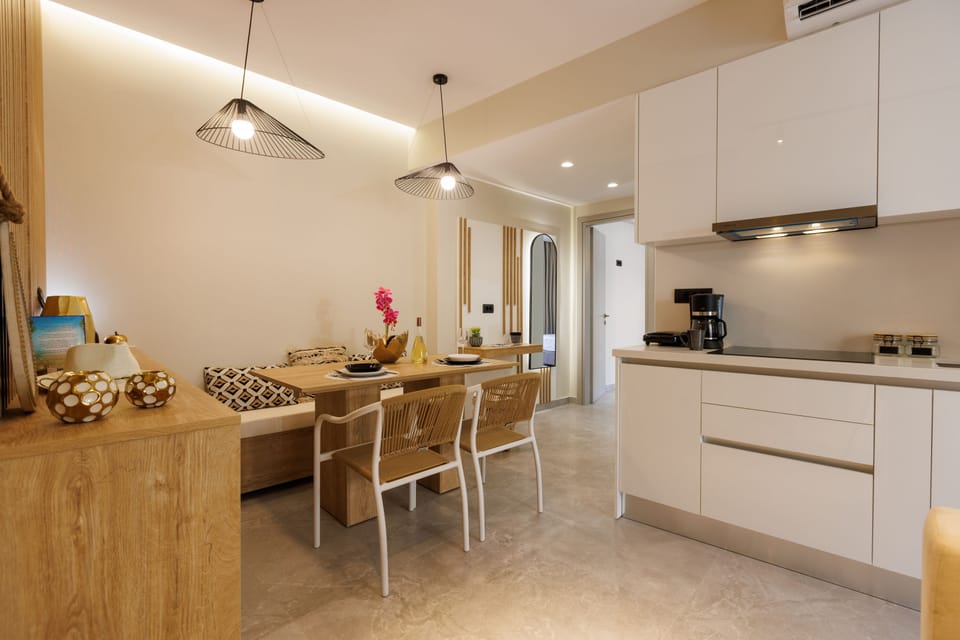 Comfort Villa | Private kitchen | Fridge, microwave, oven, stovetop