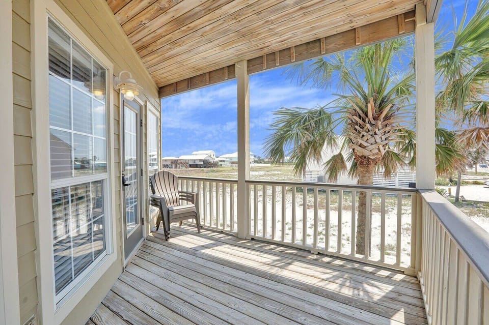 Front porch on main level of side B facing the beach 