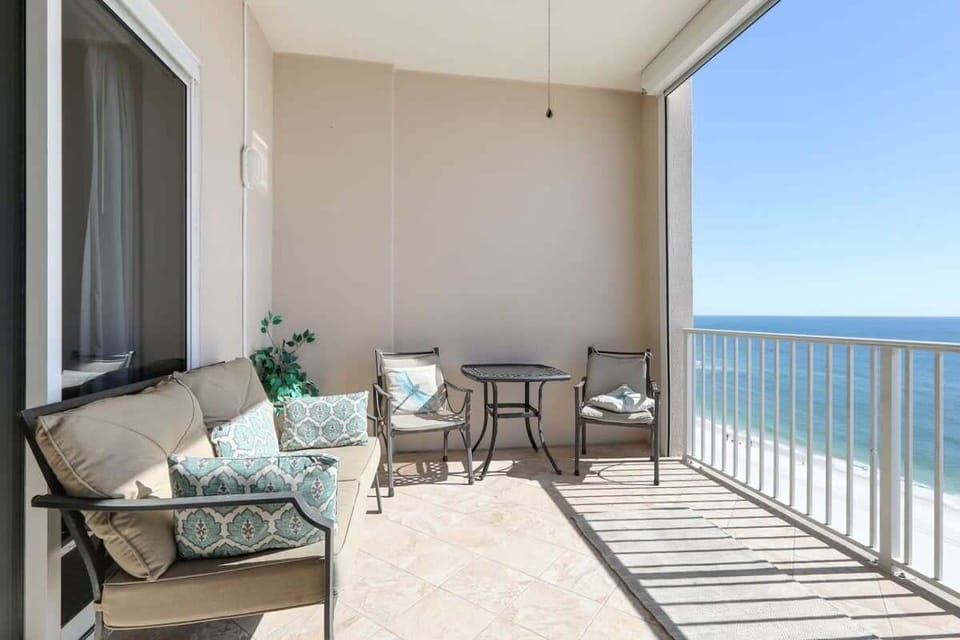 Expansive balcony