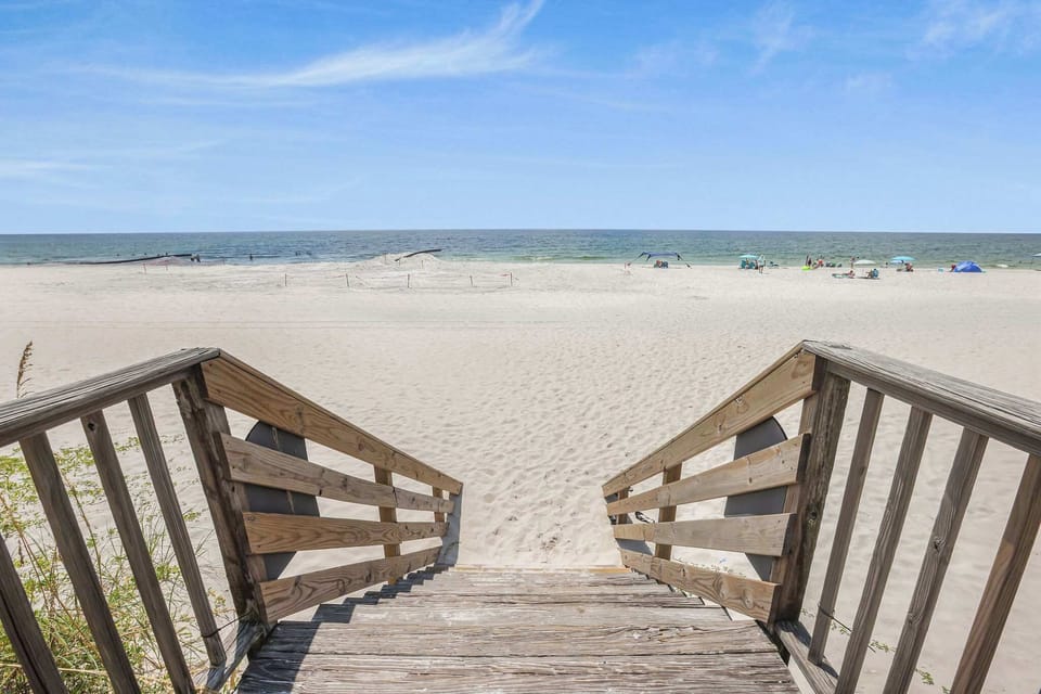 Short walk to W 6th St Public beach access. 