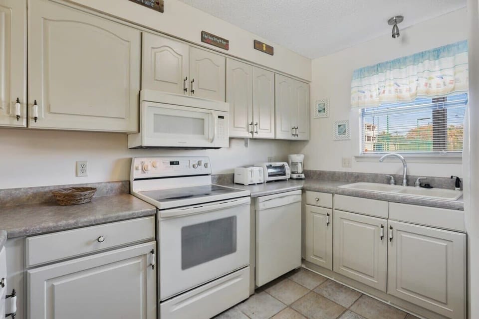 This condo now has a KEURIG coffee maker, as well. 