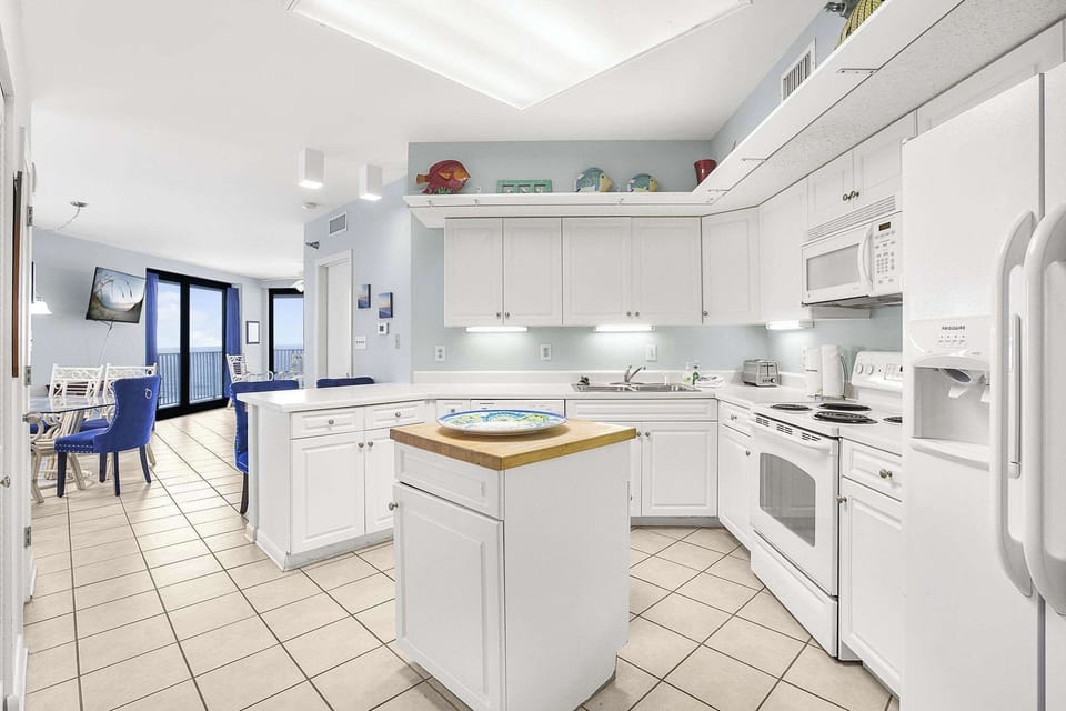 Kitchen with Island 