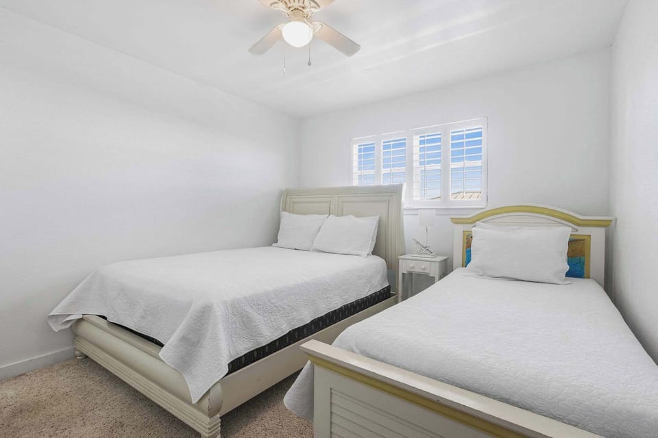 Guest Room with Twin and Queen Bed