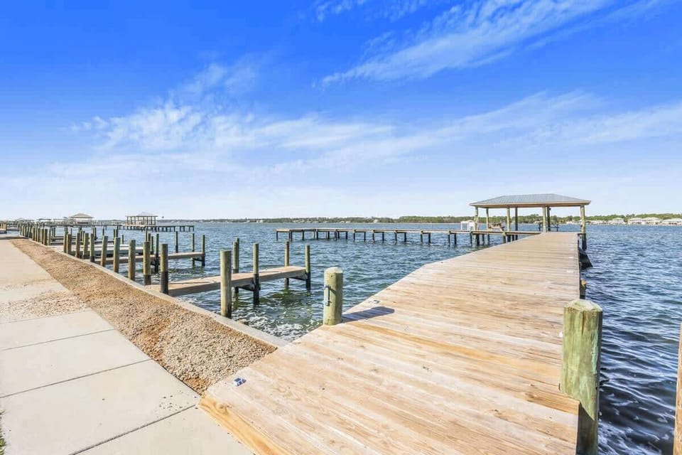 Community pier and first-come-serve boat dock