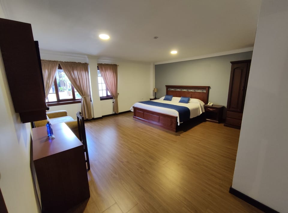 Superior Suite, 1 King Bed | Premium bedding, down comforters, desk, iron/ironing board (on request)