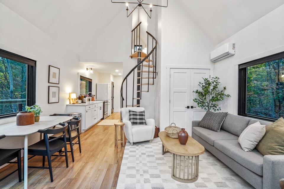 Living Room / Lounge