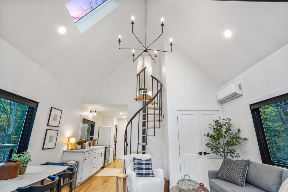 Living Room / Lounge