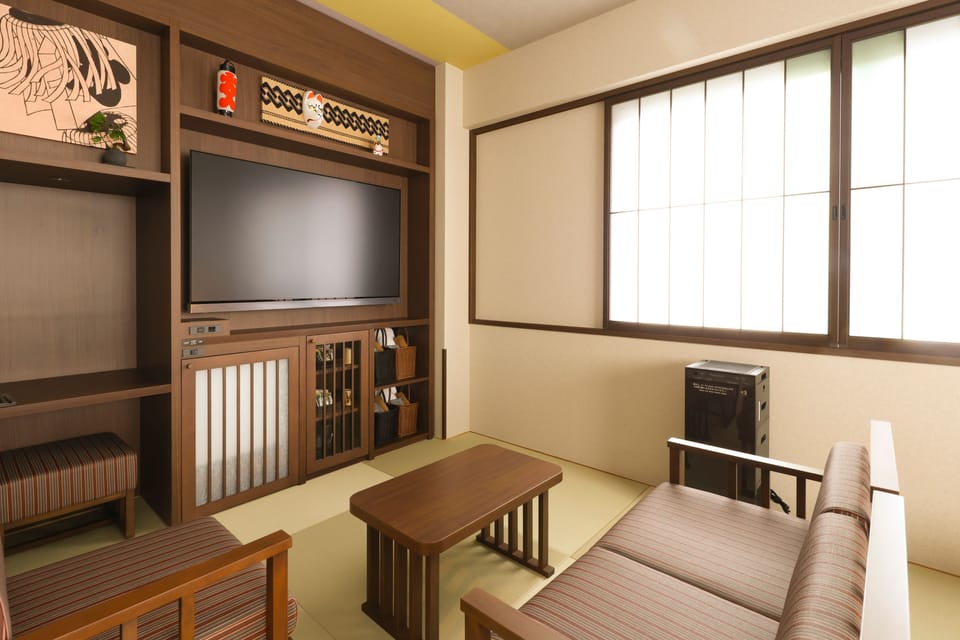Desk, laptop workspace, soundproofing, free WiFi