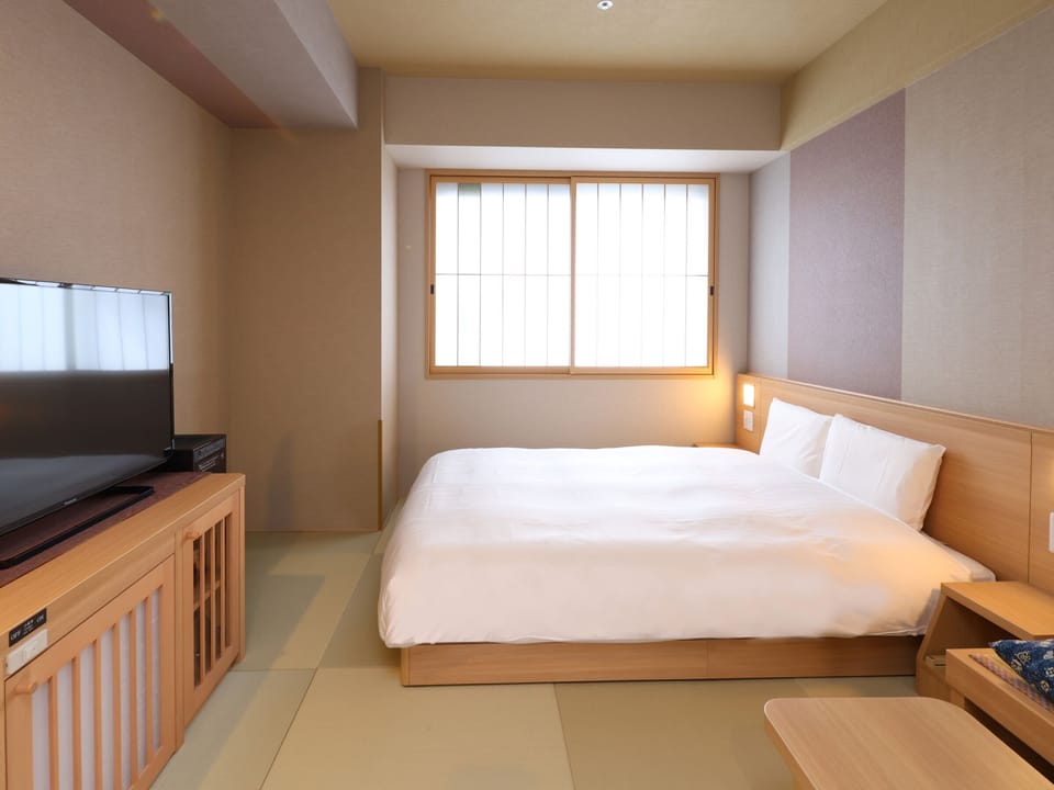 Superior Queen Room, Non Smoking | Desk, laptop workspace, soundproofing, free WiFi