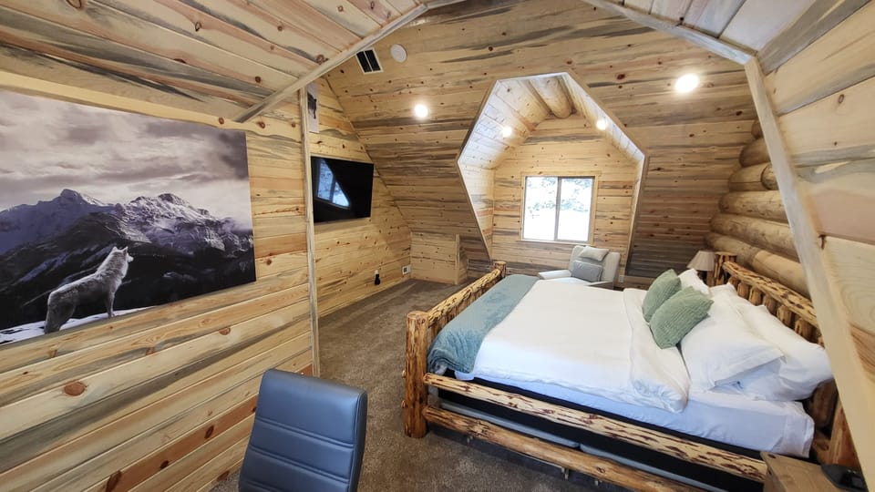 The Wolf Room (Upstairs)