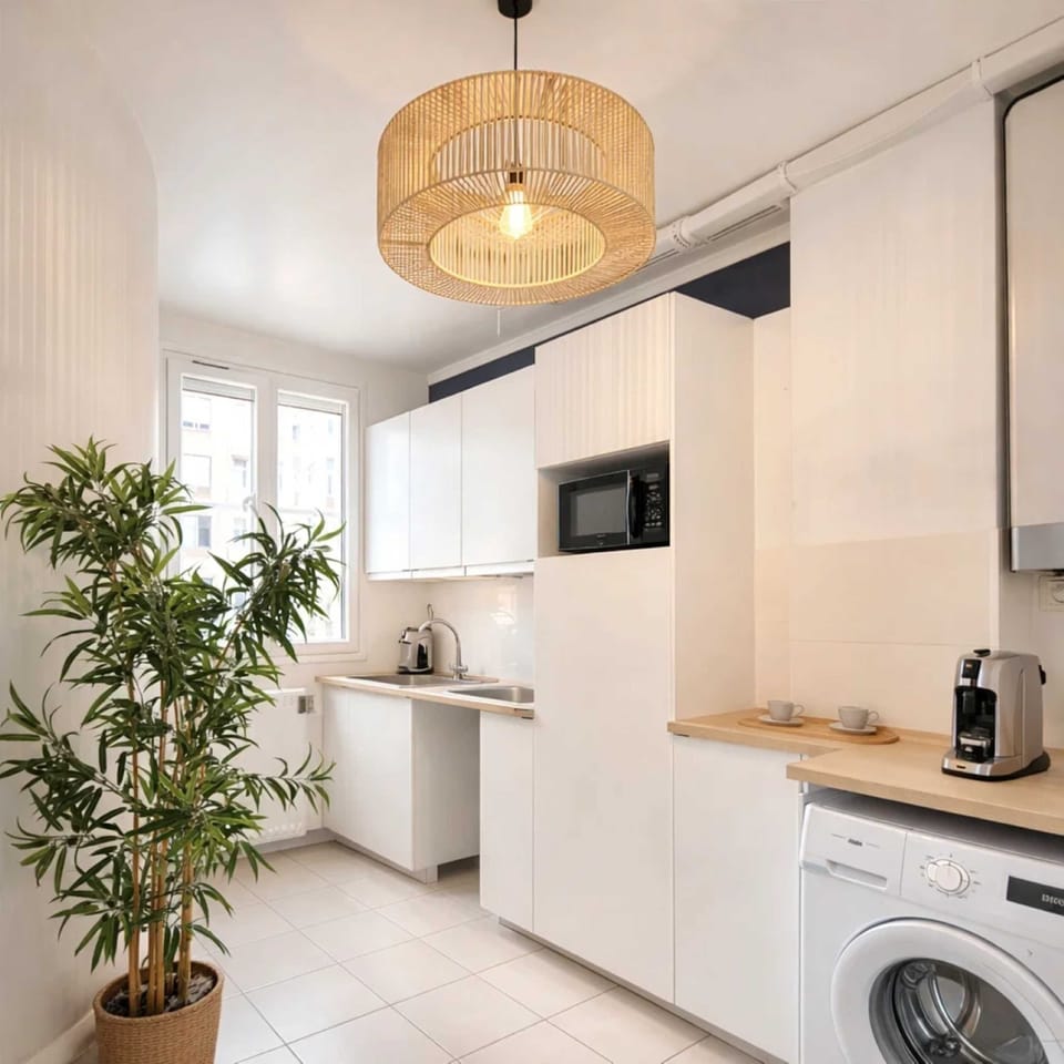The kitchen is well equipped for a perfect stay !