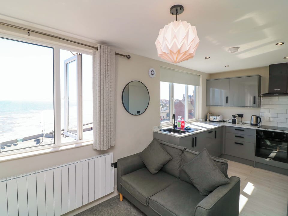 Cottage | Private kitchen | Fridge, dishwasher, electric kettle, toaster