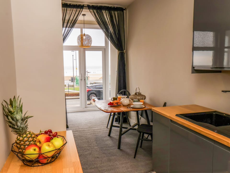 Cottage | Dining