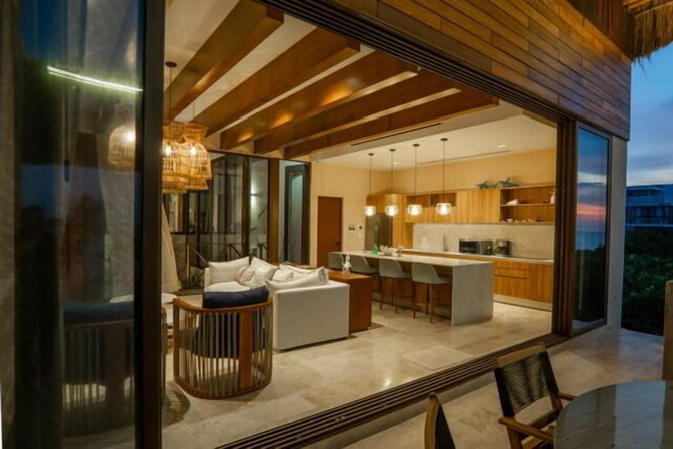 Living and kitchen area

