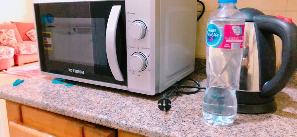 Deluxe Apartment | Microwave