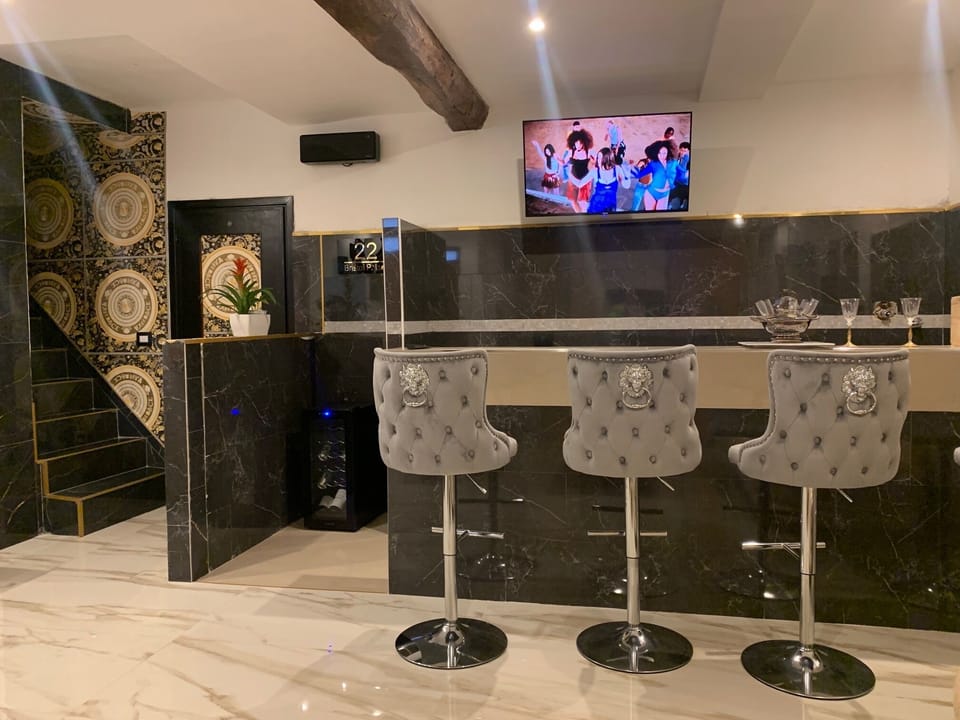 Deluxe Triple Room | Living area | 32-inch flat-screen TV with cable channels, books, pay movies