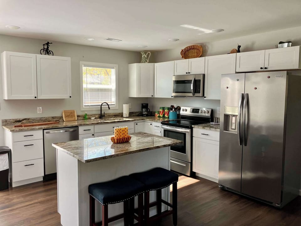 Fully equipped kitchen, stocked with all the kitchen basics.  Standard drip coffee machine, please bring your own coffee to use it. 