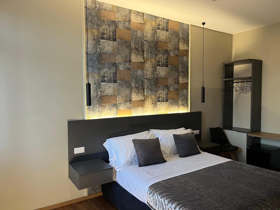 Deluxe Room | Desk, laptop workspace, WiFi (free), individually furnished