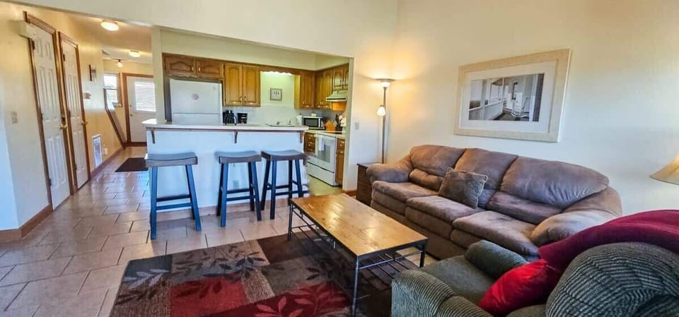 Sleeps 6, 2 BR