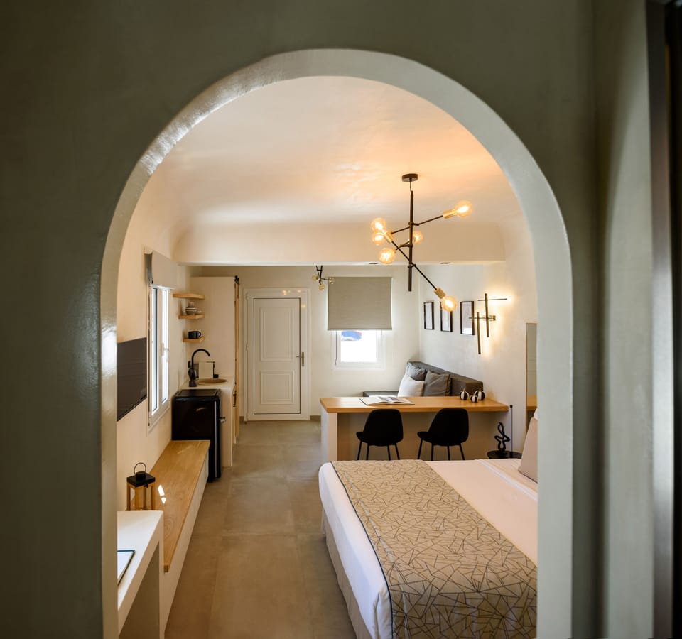 Centro Suite with Hot Tub | 1 bedroom, in-room safe, iron/ironing board, free WiFi
