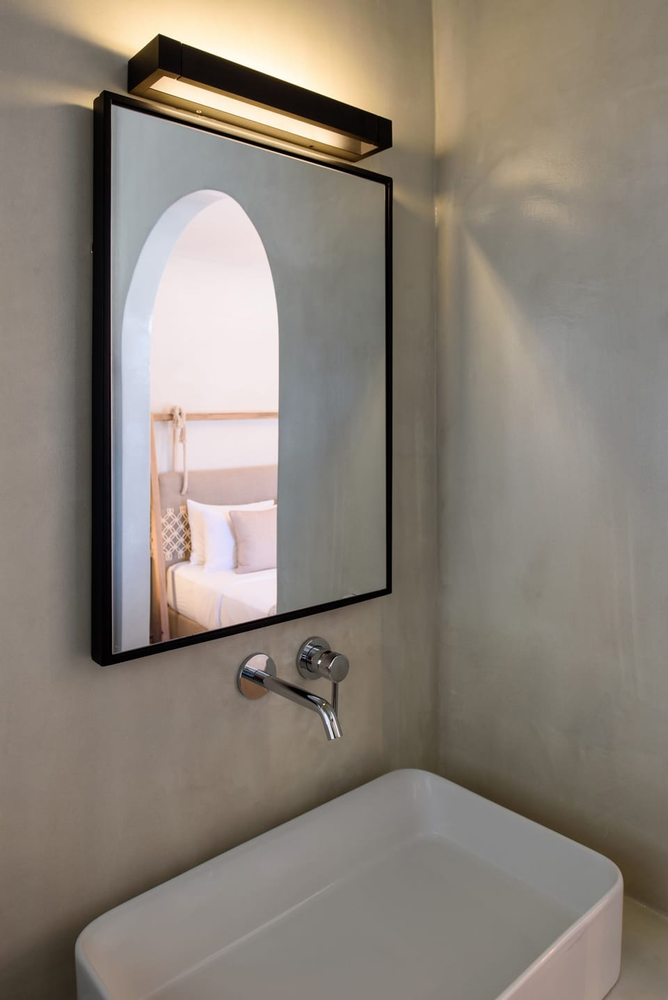 Centro Suite with Hot Tub | Bathroom | Shower, free toiletries, hair dryer, towels