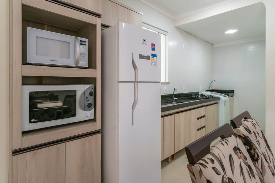 Apartment | Private kitchen | Dining table