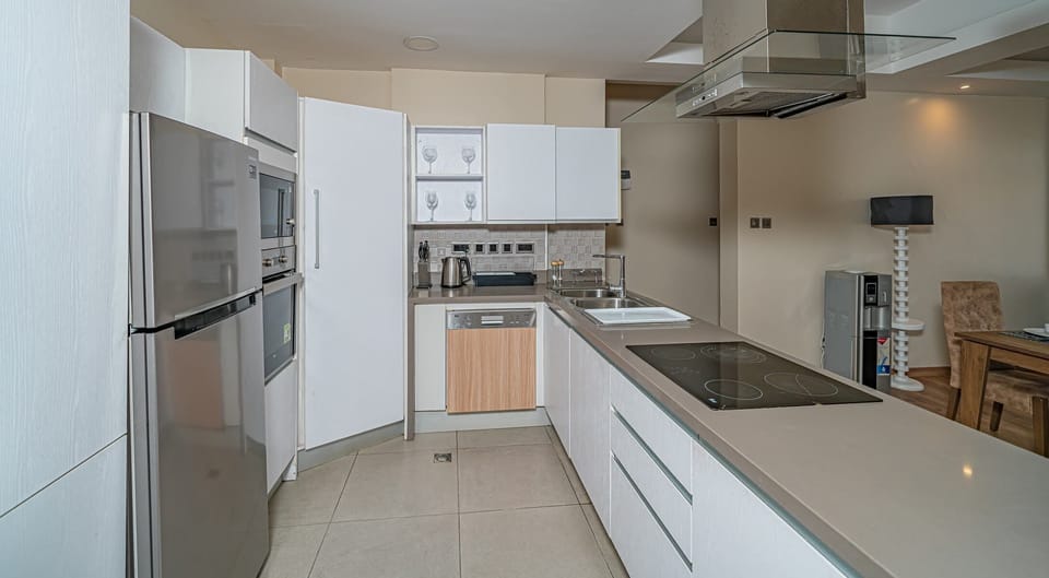 Comfort Apartment | Private kitchen | Fridge, microwave, cookware/dishes/utensils