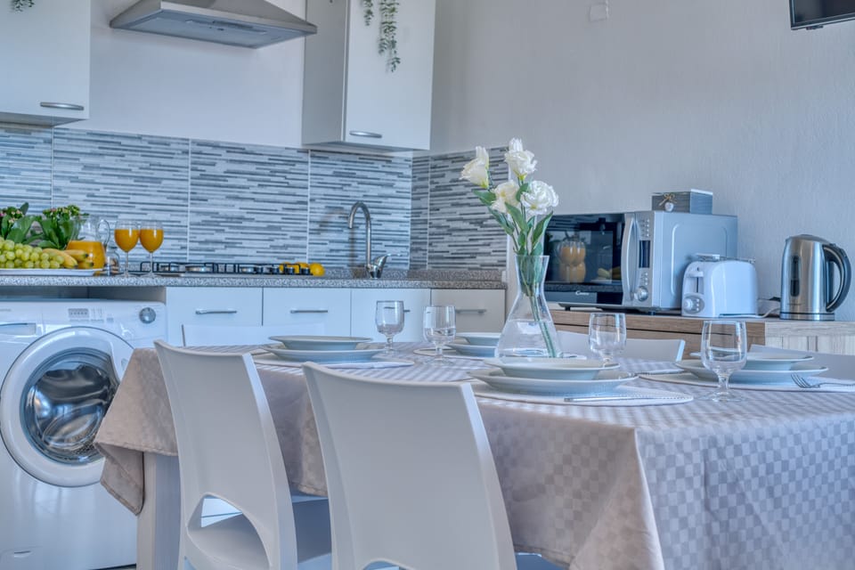 Standard Apartment | Private kitchen | Full-size fridge, microwave, oven, stovetop