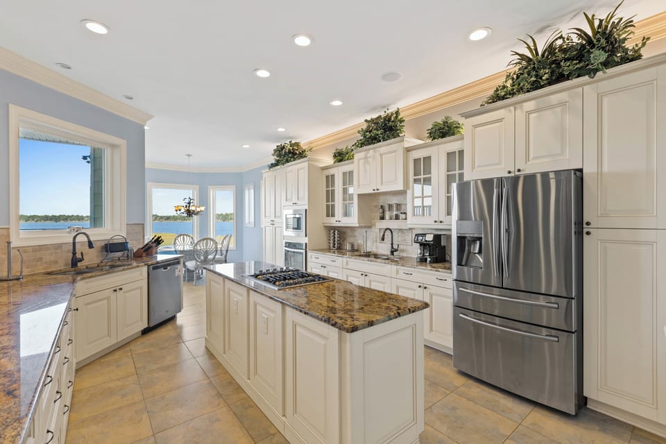 Modern Kitchen with Full Appliances and Essentials
