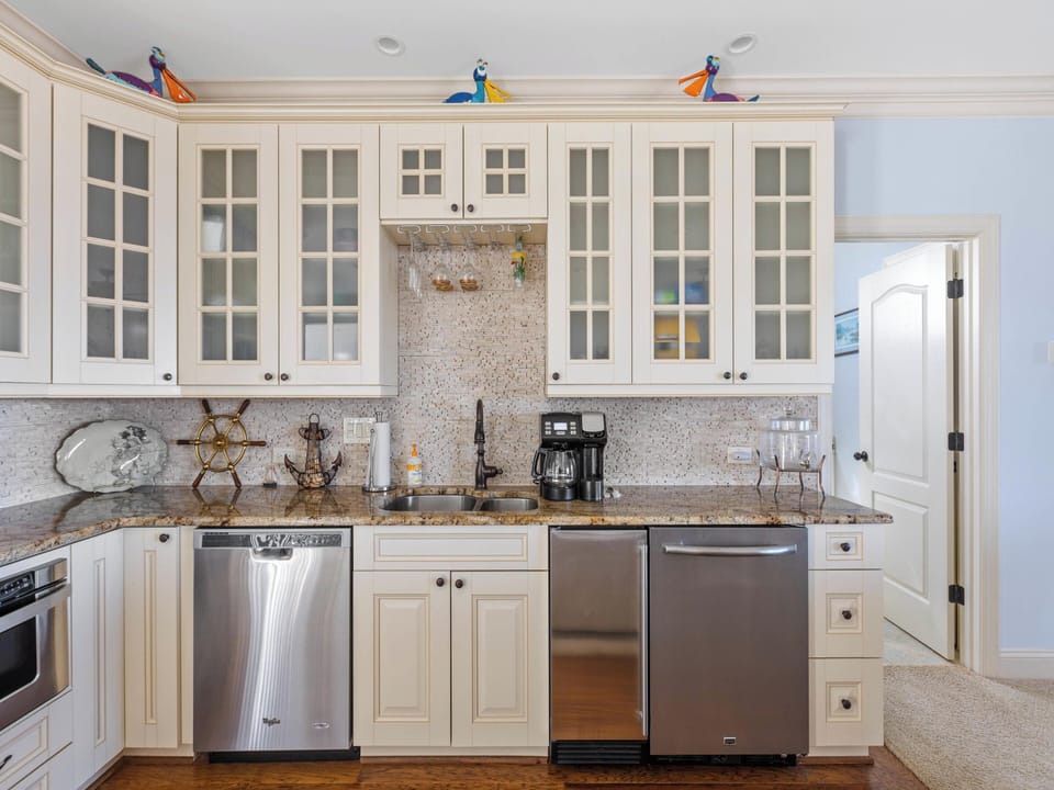 Bonus Living Room - Kitchenette - Second Floor