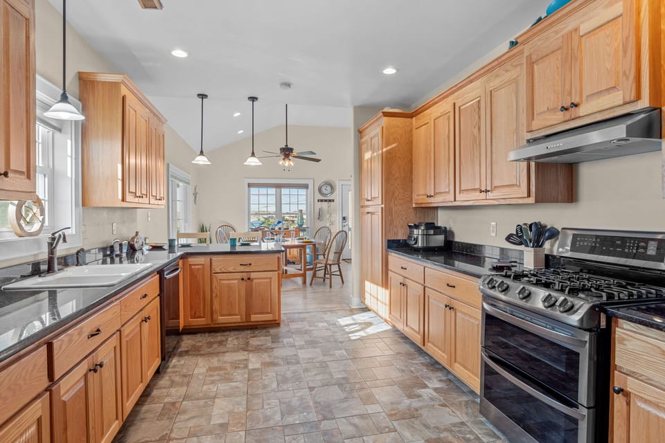 Surf or Sound Realty - 1160 - Endeavor - Kitchen -2