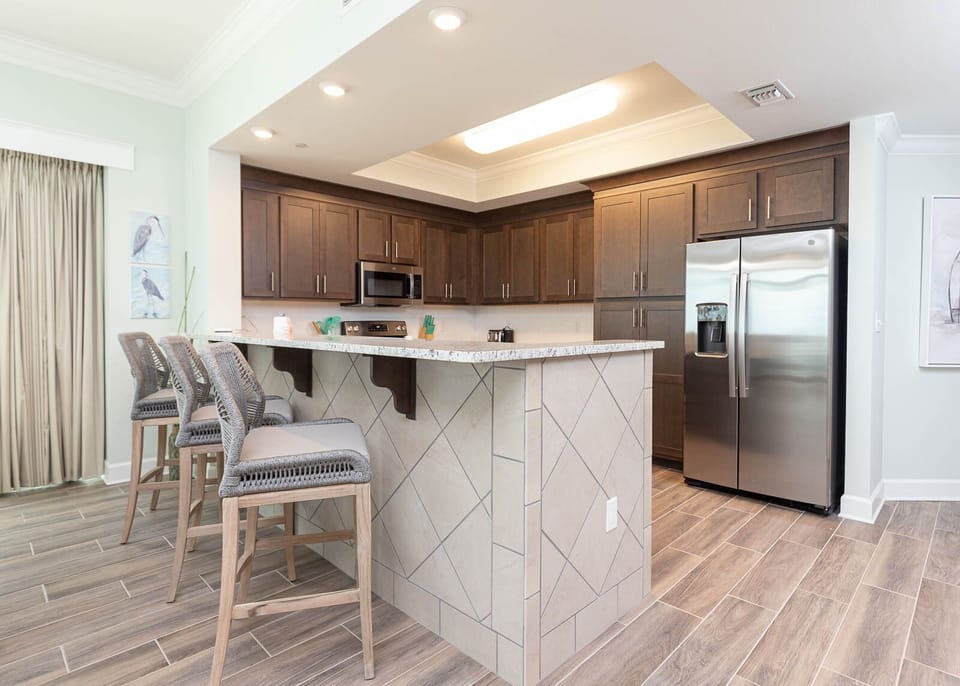 Sip your morning coffee at the breakfast bar and get ready for a beach day in this stylish space