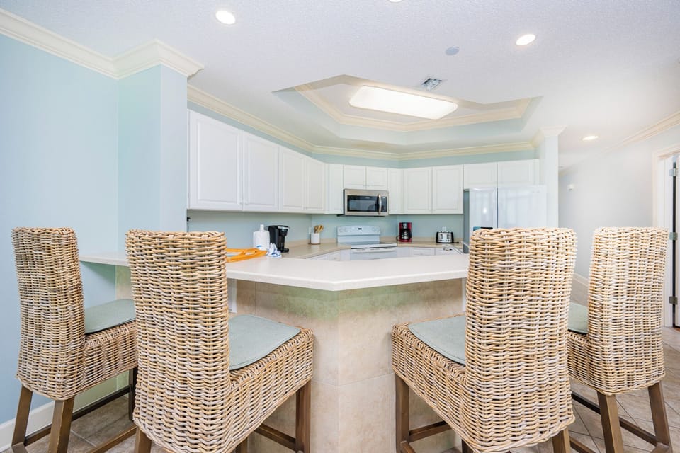 Wake up with morning coffee at the breakfast bar and get ready for a beach day in this stylish space