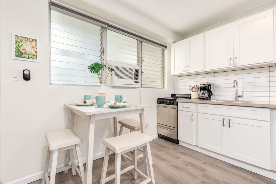 Small Dining Area to Enjoy Your Home Cooked Meals
