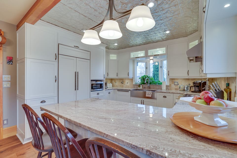 Kitchen | Blender | Slow Cooker | Toaster | Trash Bags & Paper Towels