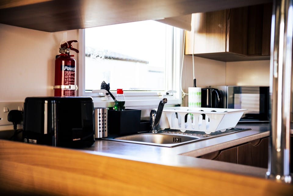 Cabin | Private kitchen | Fridge, microwave, oven, stovetop