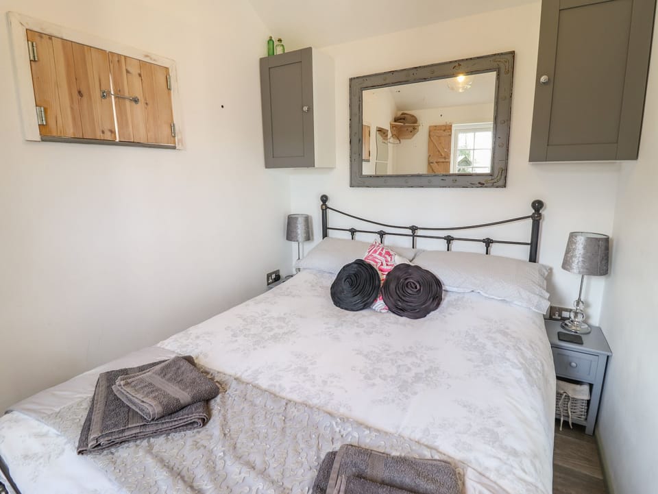 1 bedroom, individually decorated, individually furnished, free WiFi