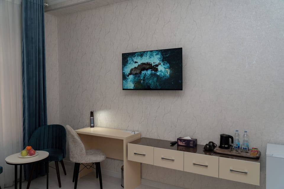 Standard Twin Room | Premium bedding, in-room safe, desk, laptop workspace