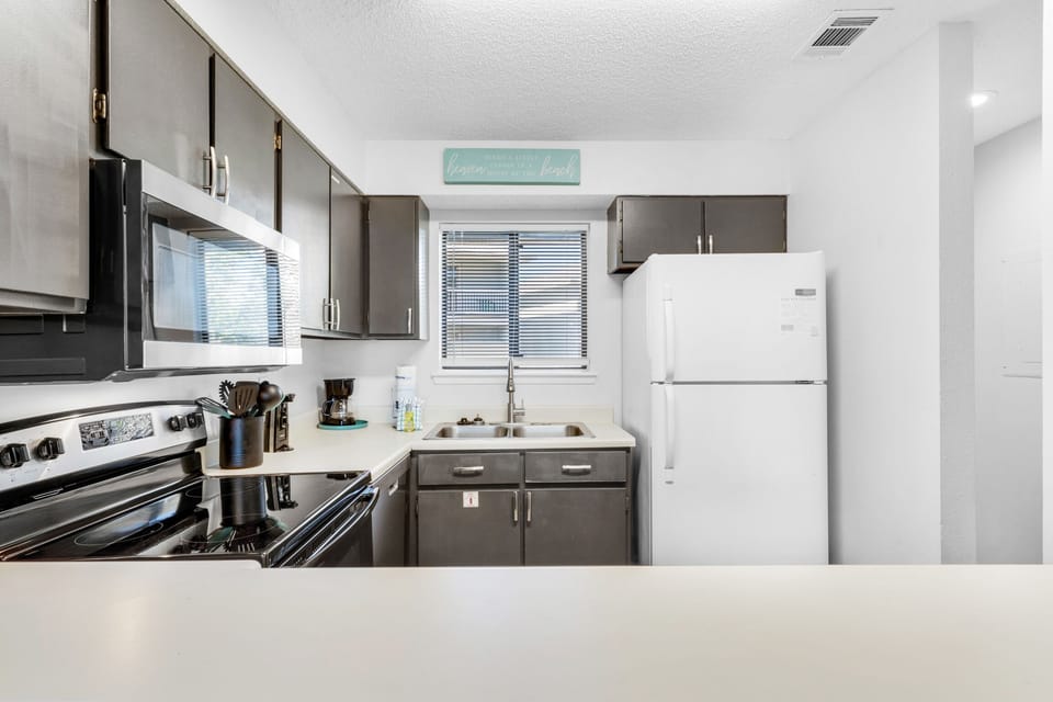 Kitchen has plenty of counter space