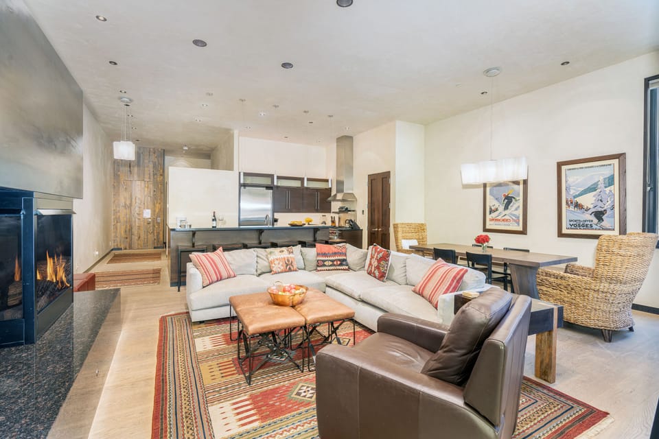 2.1-bear-creek-west-telluride-living-room3