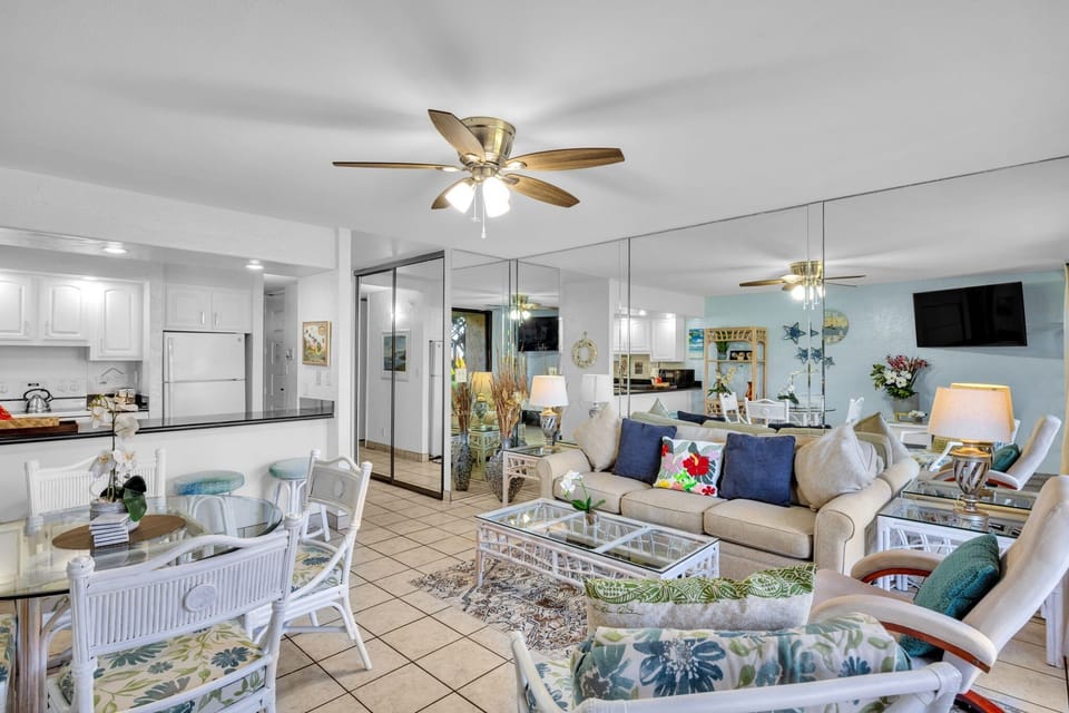 Enjoy the ease of open-concept living, a bright and airy space seamlessly connects the kitchen,dining and living areas.